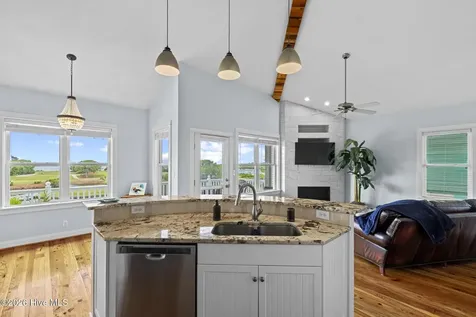 112 Oakleaf Drive Pine Knoll Shores NC 28512