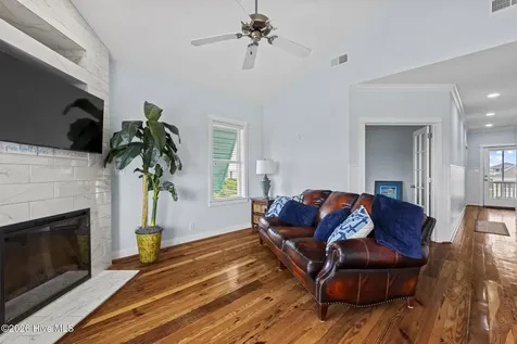112 Oakleaf Drive Pine Knoll Shores NC 28512