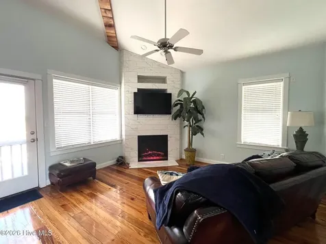 112 Oakleaf Drive Pine Knoll Shores NC 28512