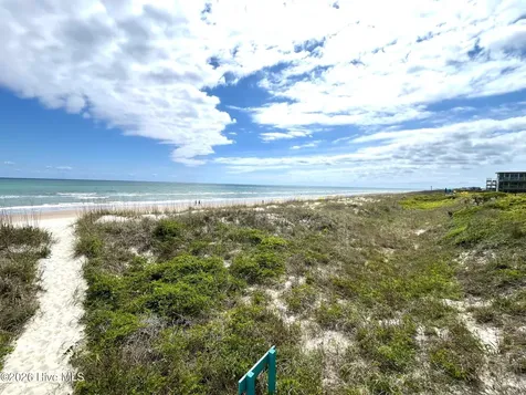 112 Oakleaf Drive Pine Knoll Shores NC 28512