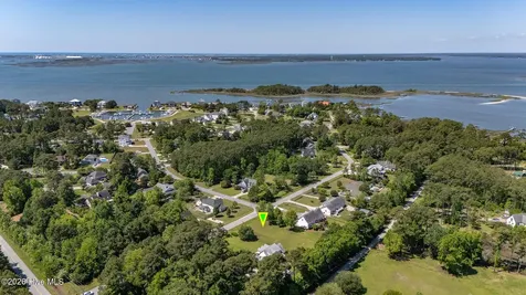 757 Comet Drive Beaufort NC 28516