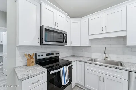1988 Catherine Lake Road Richlands NC 28574