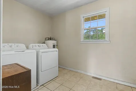 2498 Nc Highway 53 Elizabethtown NC 28337