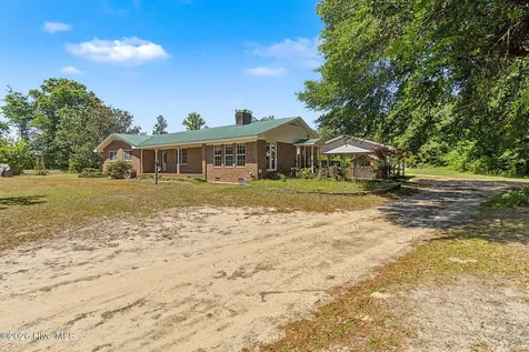 2498 Nc Highway 53 Elizabethtown NC 28337