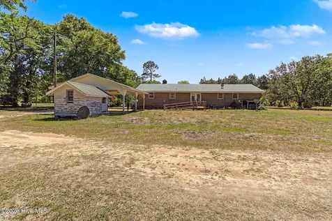 2498 Nc Highway 53 Elizabethtown NC 28337