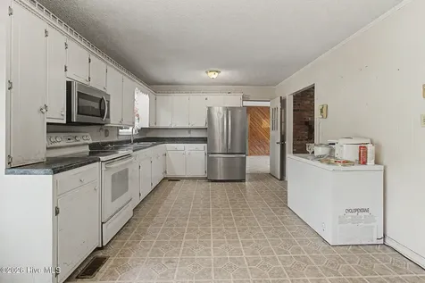 2498 Nc Highway 53 Elizabethtown NC 28337