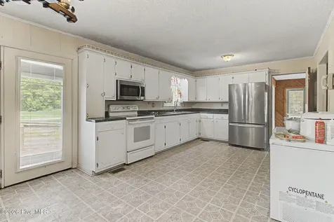2498 Nc Highway 53 Elizabethtown NC 28337