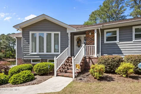 16521 Lakeshore Drive Wagram NC 28396