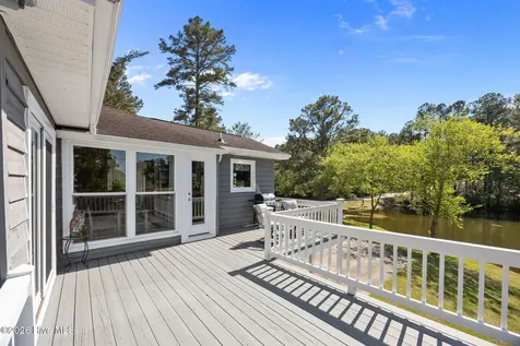 16521 Lakeshore Drive Wagram NC 28396