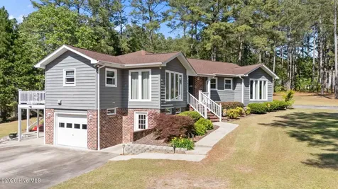 16521 Lakeshore Drive Wagram NC 28396