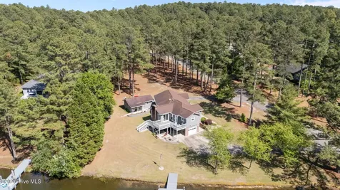 16521 Lakeshore Drive Wagram NC 28396