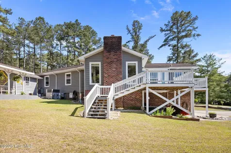 16521 Lakeshore Drive Wagram NC 28396