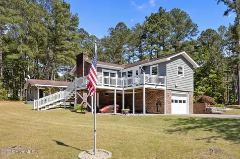 16521 Lakeshore Drive Wagram NC 28396