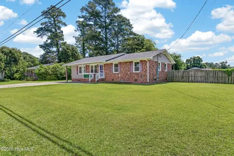 8 Sheffield Road Jacksonville NC 28546