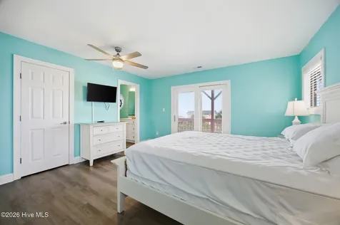 100 9th Street Emerald Isle NC 28594