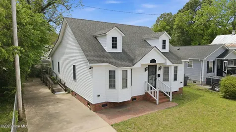 303 Dobbs Street Hertford NC 27944