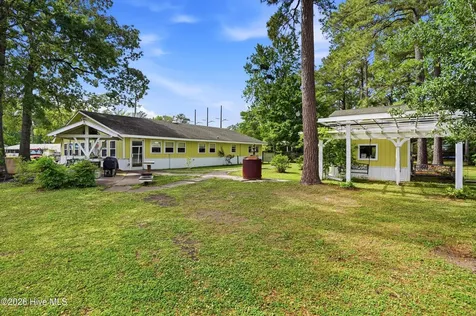 2051/2061 Dawson Cabin Road Jacksonville NC 28540