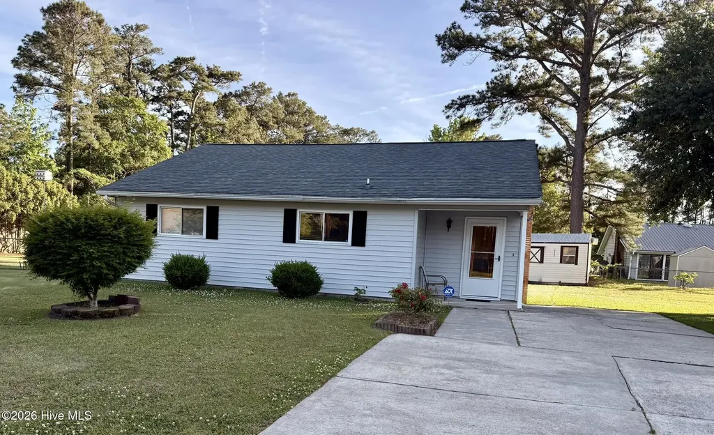 512 S Pine Cone Lane Jacksonville NC 28546
