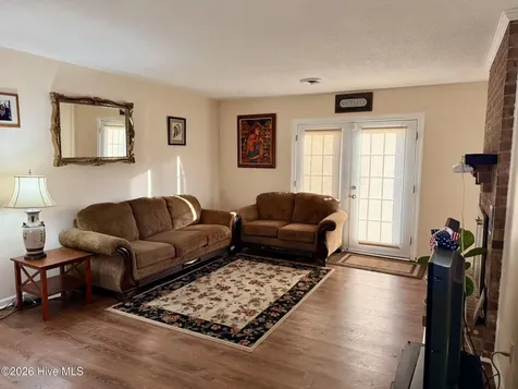 512 S Pine Cone Lane Jacksonville NC 28546