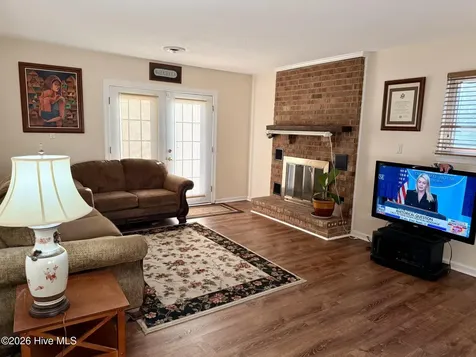 512 S Pine Cone Lane Jacksonville NC 28546