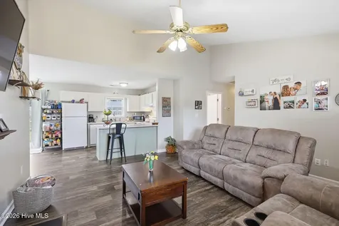 104 Foxden Drive Hubert NC 28539