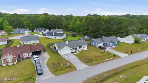 104 Foxden Drive Hubert NC 28539