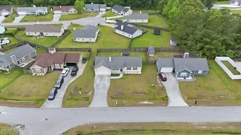 104 Foxden Drive Hubert NC 28539