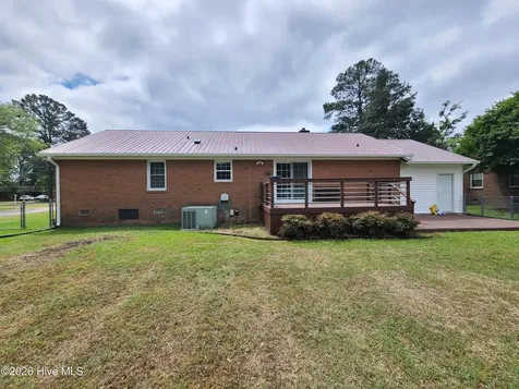 1932 Hullwood Drive Kinston NC 28504