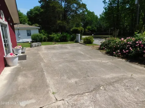1505 Woodlawn Street Laurinburg NC 28352