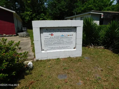 1505 Woodlawn Street Laurinburg NC 28352
