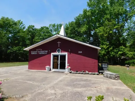1505 Woodlawn Street Laurinburg NC 28352