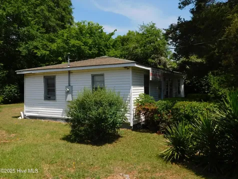 1505 Woodlawn Street Laurinburg NC 28352