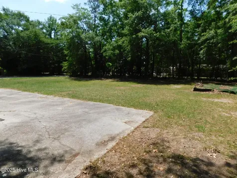 1505 Woodlawn Street Laurinburg NC 28352
