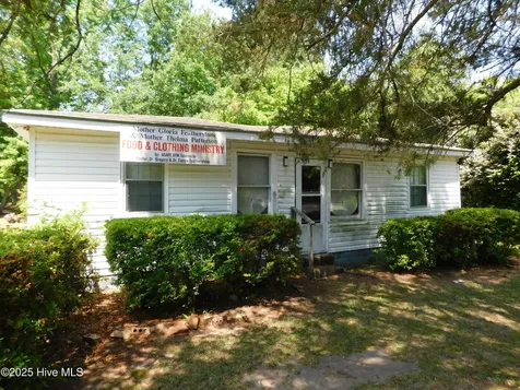 1505 Woodlawn Street Laurinburg NC 28352