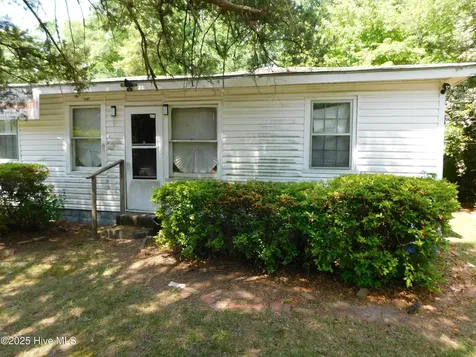 1505 Woodlawn Street Laurinburg NC 28352