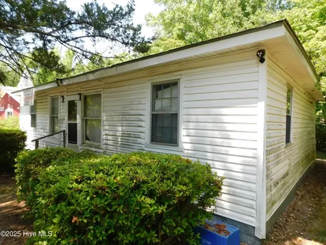 1505 Woodlawn Street Laurinburg NC 28352