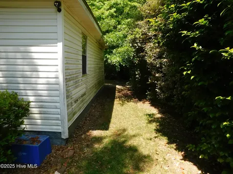 1505 Woodlawn Street Laurinburg NC 28352