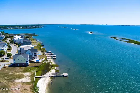 214 Colleton Square Newport NC 28570