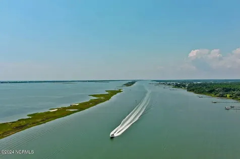 214 Colleton Square Newport NC 28570