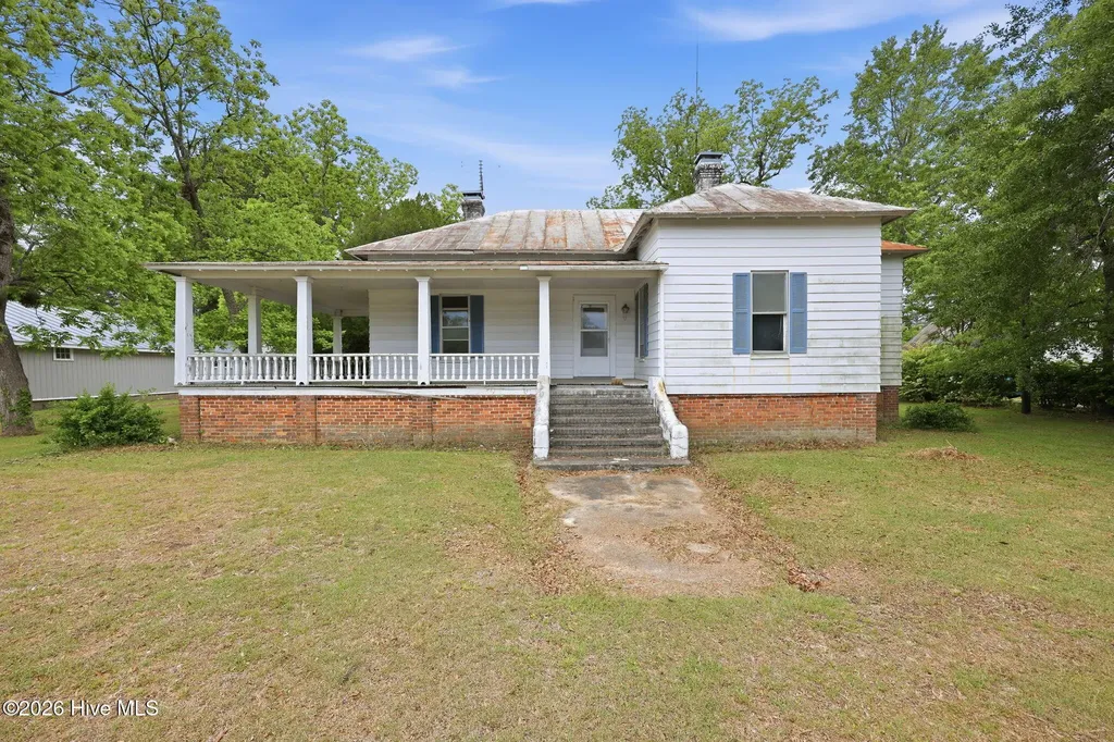 211 Pollock Street Pollocksville NC 28573