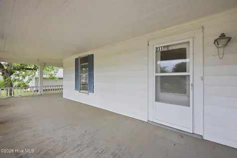 211 Pollock Street Pollocksville NC 28573