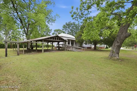 211 Pollock Street Pollocksville NC 28573