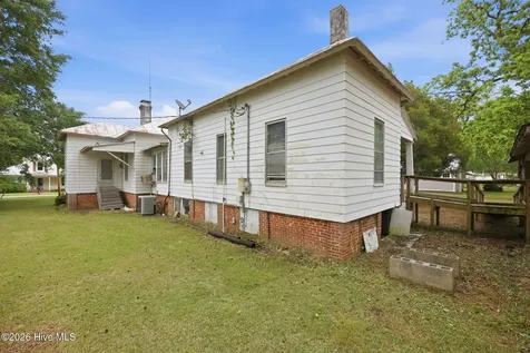 211 Pollock Street Pollocksville NC 28573
