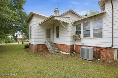 211 Pollock Street Pollocksville NC 28573