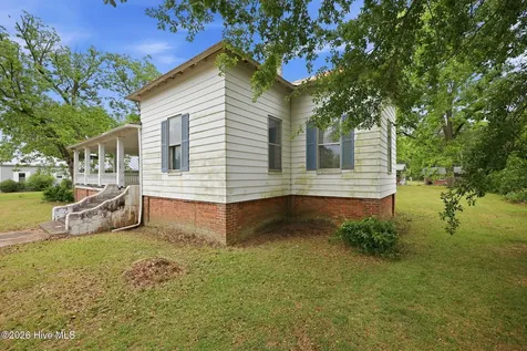 211 Pollock Street Pollocksville NC 28573