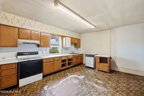 211 Pollock Street Pollocksville NC 28573