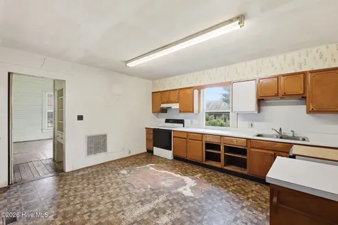 211 Pollock Street Pollocksville NC 28573