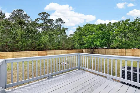 335 Queens Haven Road Hubert NC 28539