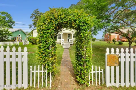 402 Madam Moores Lane New Bern NC 28562