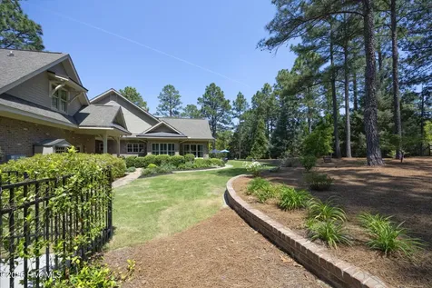 35 Quaker Ridge Road Pinehurst NC 28374